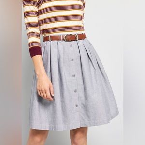 ModCloth Moon “Bookstore's Best A-Line Skirt” Pleated Gray, Small